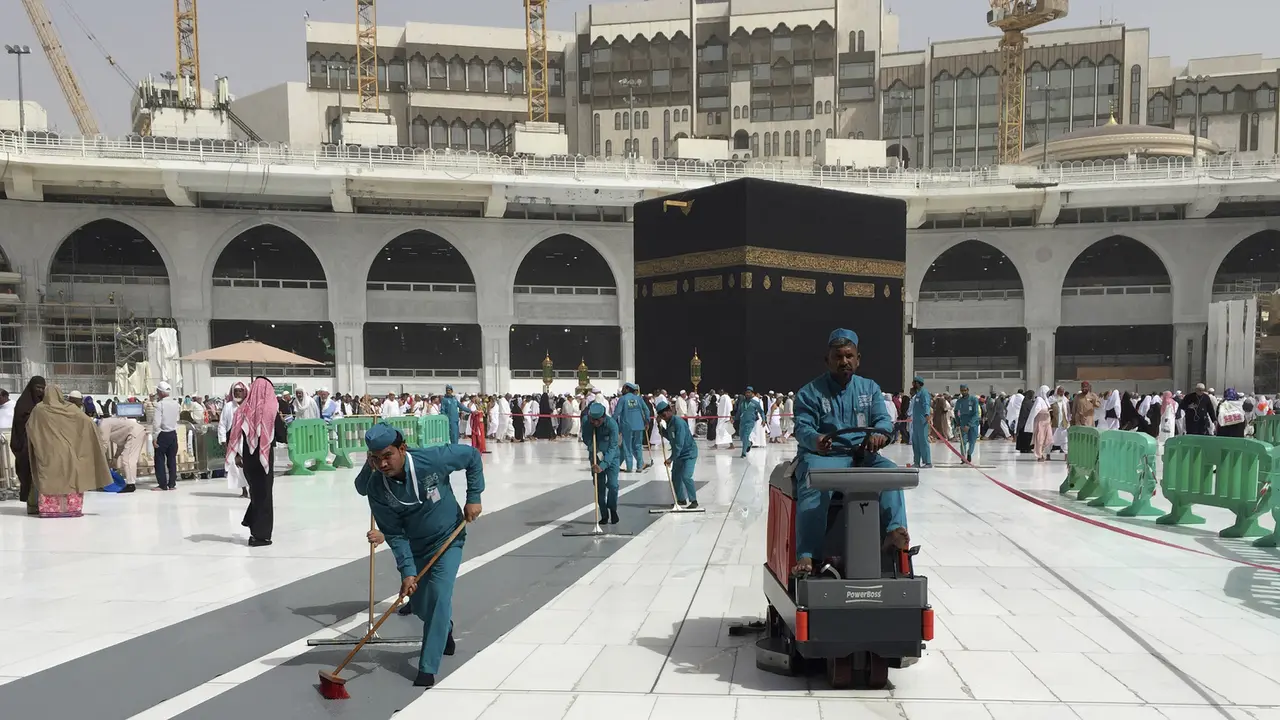 Saudi Terkonfirmasi Corona, Begini Suasana Kota Makkah