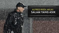 Video keramahan pelatih Timnas Indonesia, Alfred Riedl saat bertemu dengan jurnalis Bola.com di Stadion Maguwoharjo, Sleman