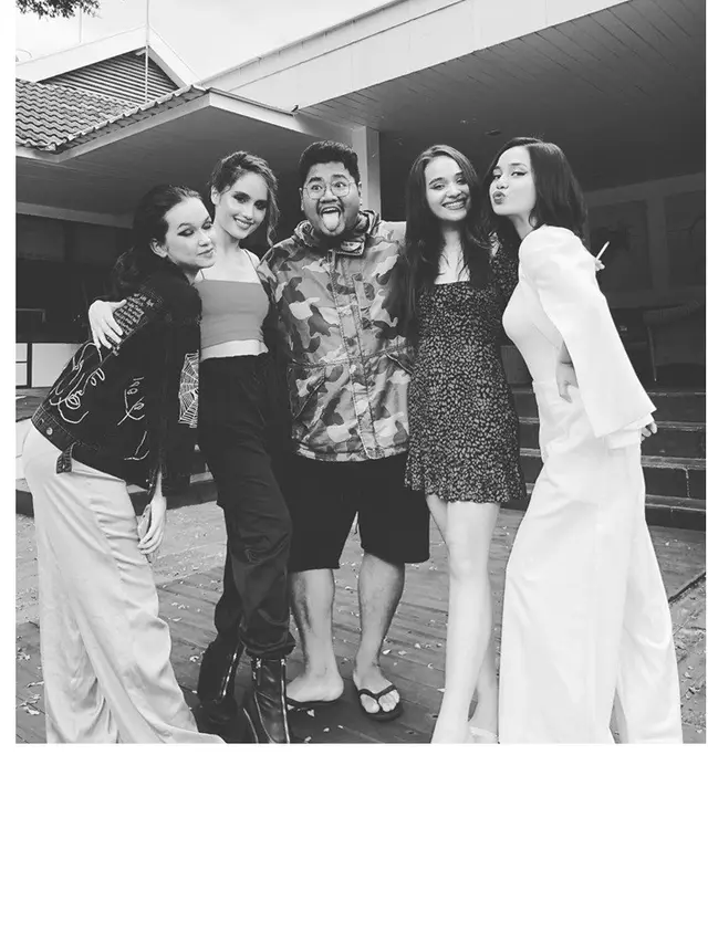 6 Gaya Cinta Laura dan Tiga Artis Lain Pemotretan Tema Empowered Women, Memesona