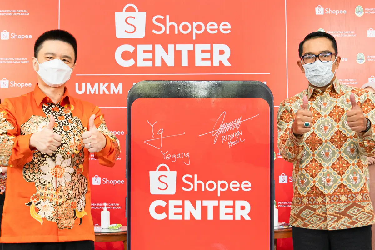 Gubernur Jawa Barat Ridwan Kamil dan Co-founder dan Group Chief Operating Officer, Sea, YeGang. Dok Shopee