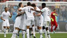 Para pemain Prancis merayakan gol yang dicetak Antoine Griezmann ke gawang Uruguay pada laga perempat final Piala Dunia di Stadion Nizhny Novgorod, Nizhny Novgorod, Jumat (6/7/2018). Prancis menang 2-0 atas Uruguay. (AP/Ricardo Mazalan)