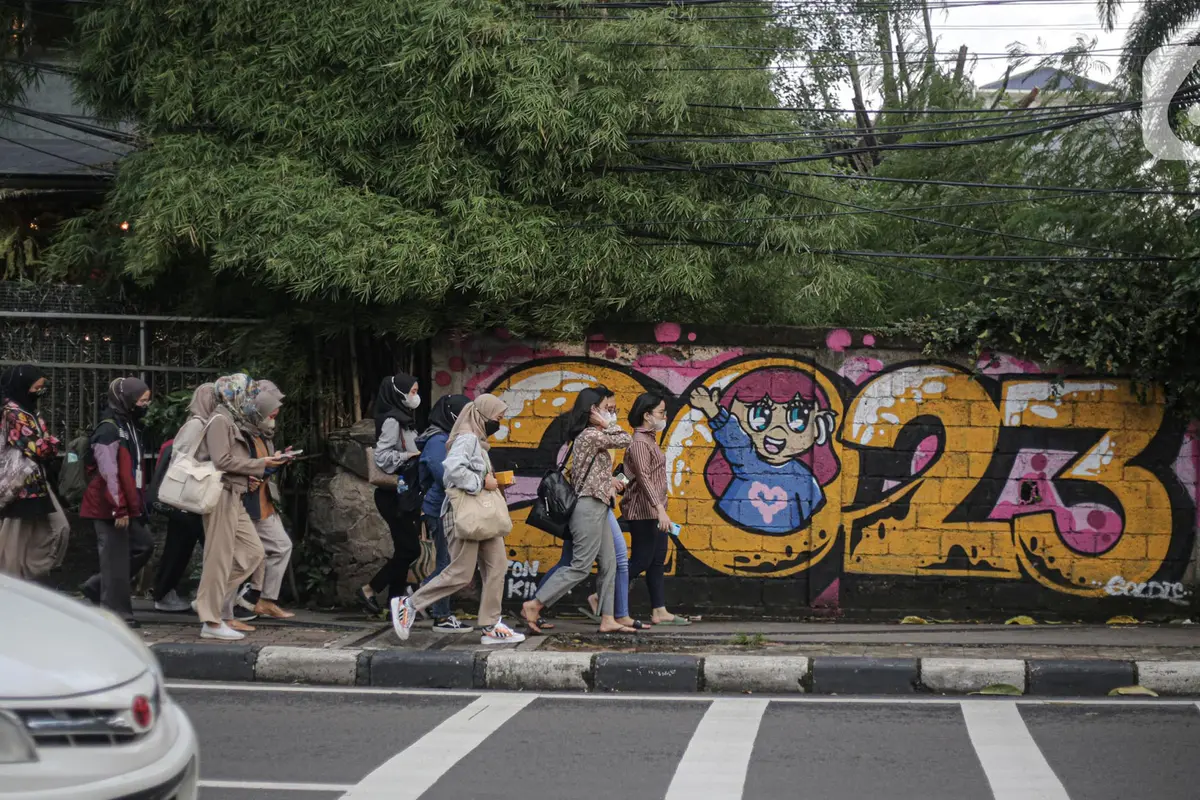 Pecabutan PPKM untuk Genjot Ekonomi 2023