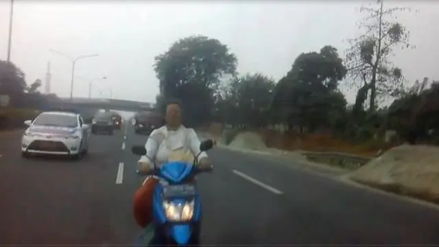 Ladies, Hindari 3 Perilaku Ini Saat Mengendarai Sepeda Motor