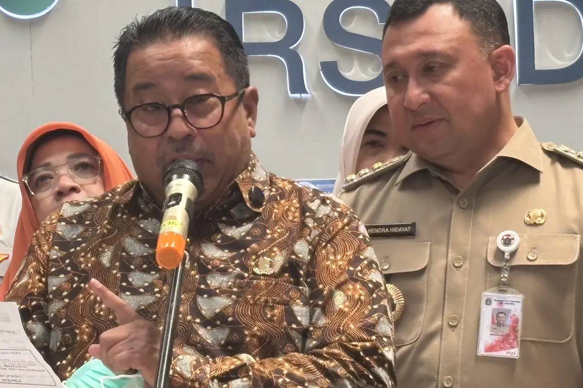 Wakil Gubernur DKI Jakarta, Rano Karno menyambangi Rumah Sakit Umum Daerah (RSUD) Koja untuk menjenguk siswa SDN Kalibaru 01.