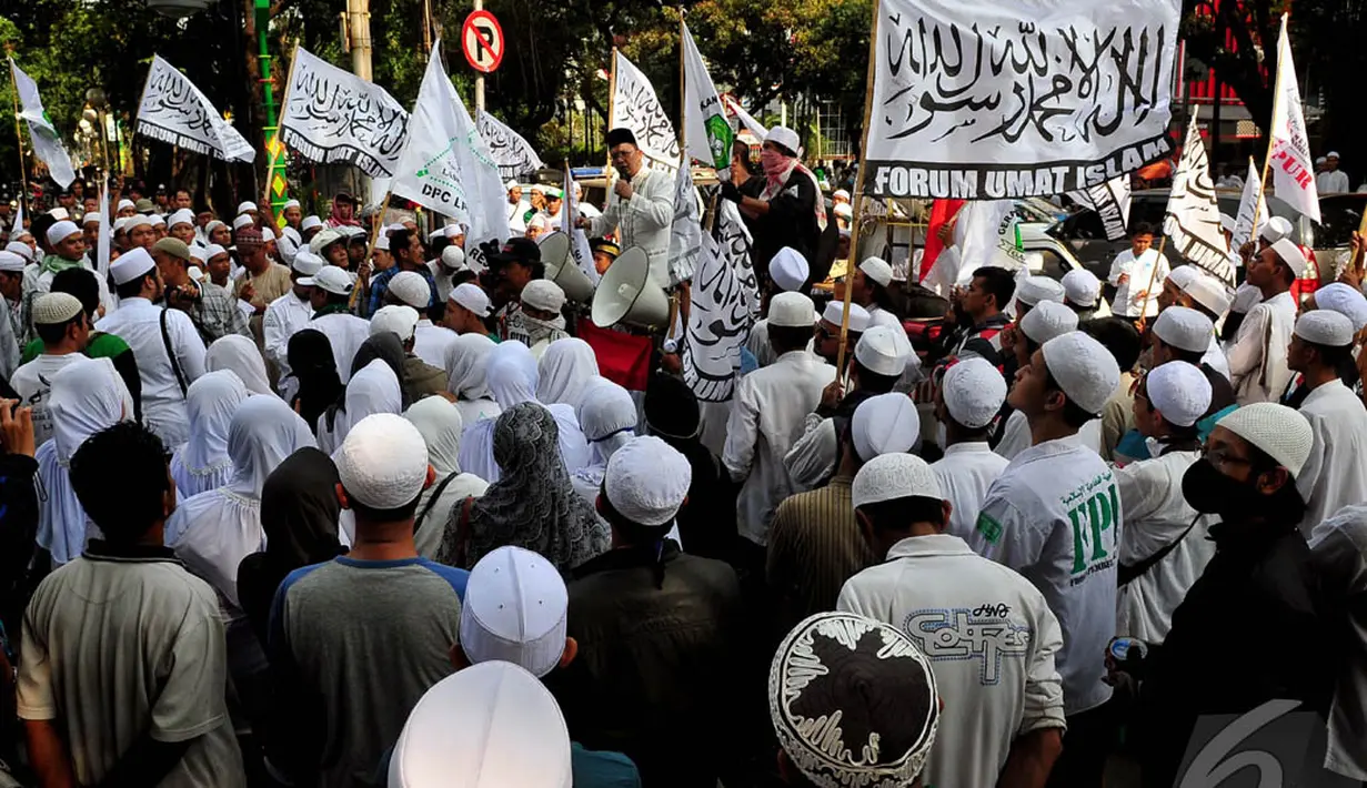 Perwakilan dari tiap ormas tersebut berjanji akan terus melakukan unjuk rasa tiap Jumat sampai Ahok tidak lagi menjabat di pemerintahan, Jakarta, (17/10/14). (Liputan6.com/Johan Tallo) 