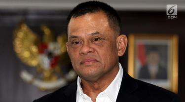 Mantan Panglima TNI Jenderal (Purn) Gatot Nurmantyo memberikan keterangan seusai bertemu Ketua MPR Zulkifli Hasan di Kompleks Parlemen, Senayan, Jakarta, Selasa (8/5).  (Liputan6.com/Johan Tallo)