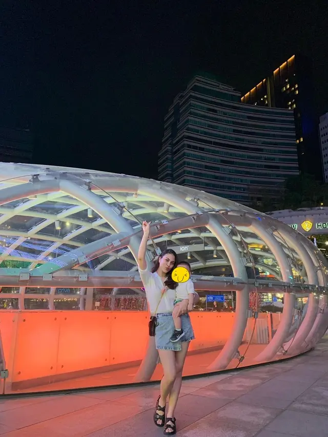 6 Potret Marcella Daryanani Jadi Ibu Satu Anak, Penampilannya Bak ABG