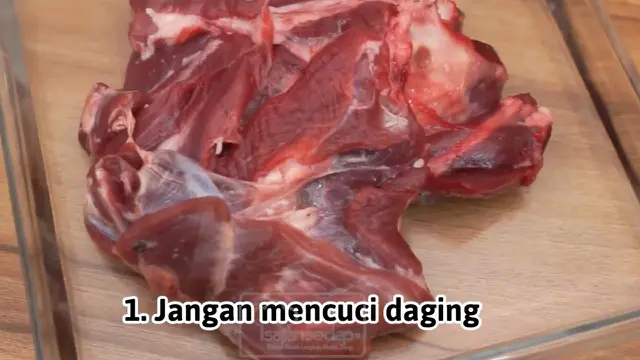 Hindari Mencuci Daging Sebelum Diolah.