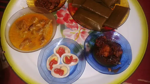 Buras, Makanan Khas Suku Bugis yang Wajib Ada Saat Hajatan