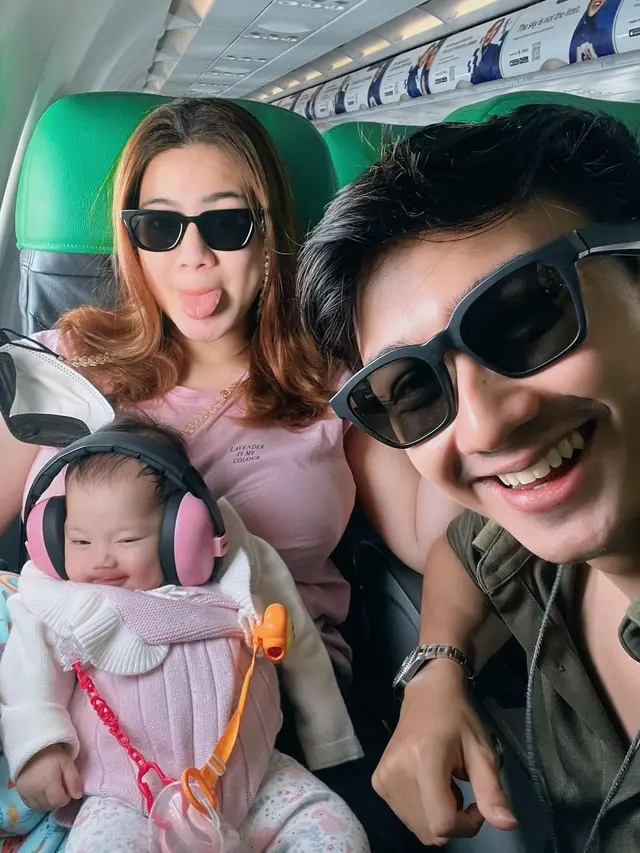 7 Momen Caesar Hito dan Felicya Angelista Pertama Kali Ajak Anak Liburan, Seru Banget