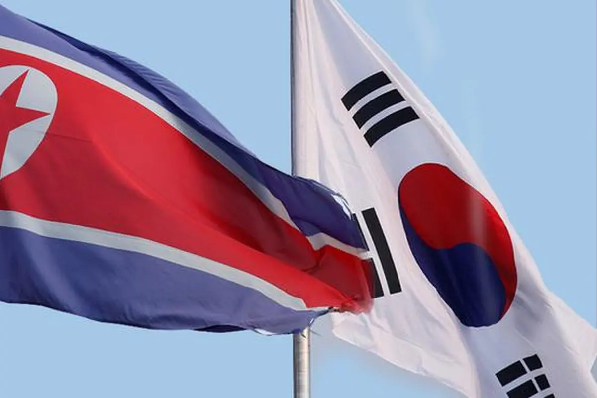 Bendera Korea Utara dan Korea Selatan berkibar berdampingan - AFP