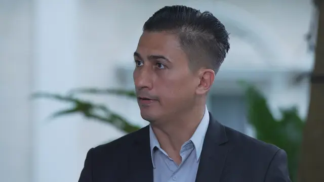 Di Antara Dua Cinta