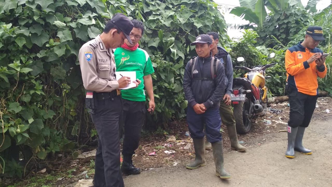 Tim SAR gabungan mencari keberadaan Nenek Suminah di belantaran Gunung Slamet. (Foto: Liputan6.com/Polres Pemalang/Muhamad Ridlo)