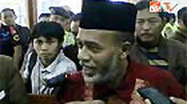 Gagal mencalonkan diri sebagai calon bupati Mojokerto, Ahmad Dimyati Rosyid alias Gus Dim menggugat balik KPU Kabupaten Mojokerto ke Pengadilan Tata Usaha Negara. Namun di luar dugaan, gugatan itu ditolak.