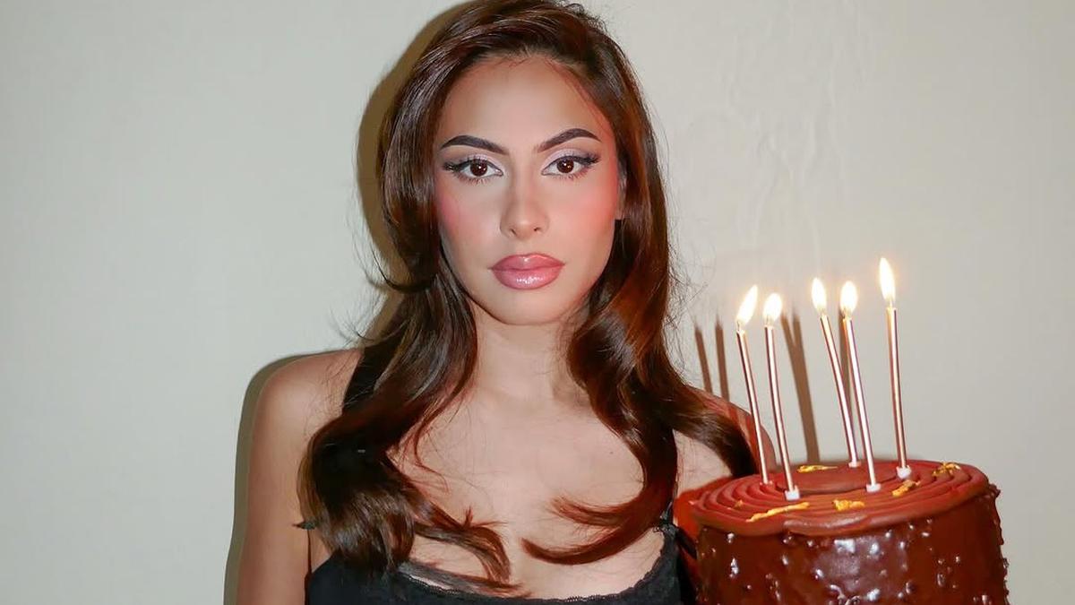 Genap 26 Tahun, 6 Potret Valerie Thomas Bikin Pangling dengan Tren Makeup Tahun 2000-an