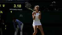 Aksi petenis Inggris Raya, Johanna Konta, pada pertandingan Grand Slam Wimbledon, Rabu (5/7/2017). (AP/Tim Ireland)