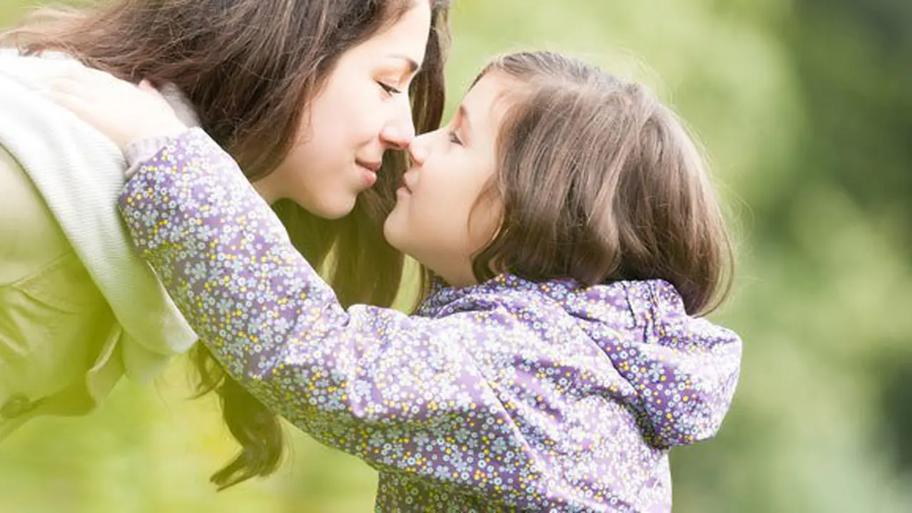 Sentuhan ibu/Copyright Shutterstock