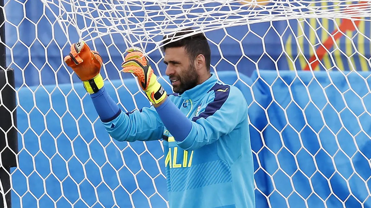 FOTO: 6 Kiper Hebat Yang Gagal Menggantikan Posisi Gianluigi Buffon di Timnas Italia