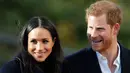 Pangeran Harry dan tunangannya, Meghan Markle menghadiri acara amal untuk memperingati Hari AIDS Sedunia di Nottingham, Inggris, Jumat (1/12). Meghan tampil dalam acara kerajaan pertama, sejak resmi bertunangan dengan Pangeran Harry. (AP/Frank Augstein)