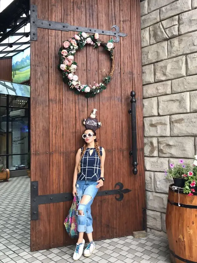 6 Potret Terbaru Regina Adriane Mantan Istri Farhat Abbas, Makin Cantik dan Tirus