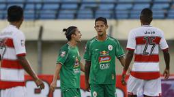 Pelatih Dejan Antonic juga bakal dipermudah dengan adanya kedua pemain itu untuk meracik strategi dengan melihat pengalaman keduanya yang pernah satu tim. (Bola.com/M. Iqbal Ichsan)