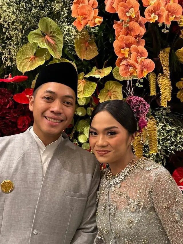 Potret Pertunangan Rasyid Rajasa dan Tamara Kalla. [@rasyidrajasa]