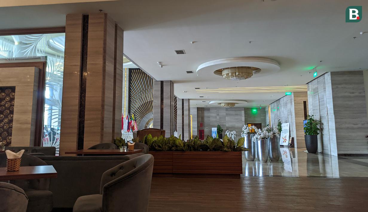 <p>Meskipun berbintang empat, namun tarif Hotel Muong Thanh Luxury Phu Tho terbilang murah. Hotel ini memasang tarif sekitar Rp900 ribuan untuk tipe kamar Deluxe Twin plus sarapan. (Bola.com/Muhammad Adiyaksa)</p>