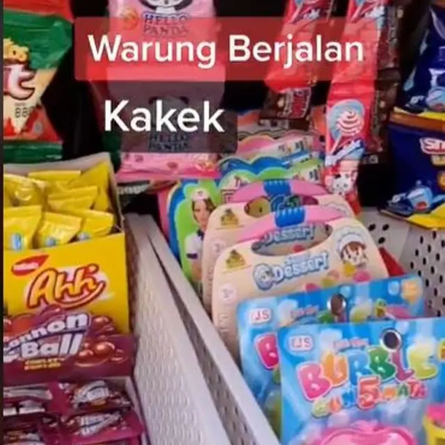 Cerita Inspiratif Kakek Ubah Bagas Mobil Jadi Warung Jajanan Gratis