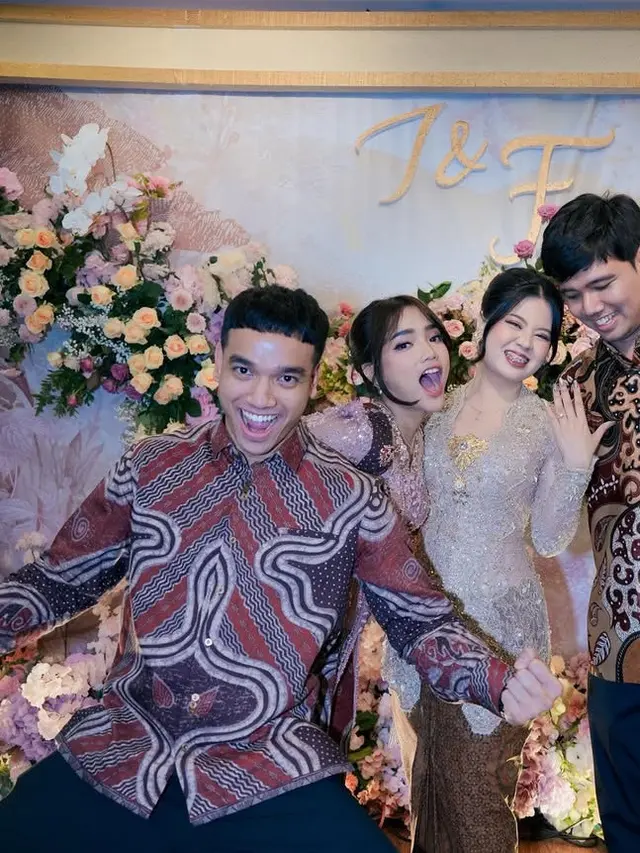 Tampilan Calon Kakak Ipar Fuji An saat dilamar sang kakak. [@indahtrp]