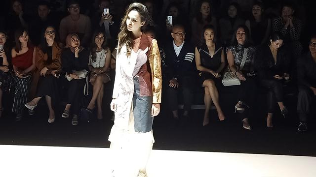 Kala 4 Ksatria Fesyen Terjemahkan Makna Borderless dalam Pertunjukan Puncak JFW 2020