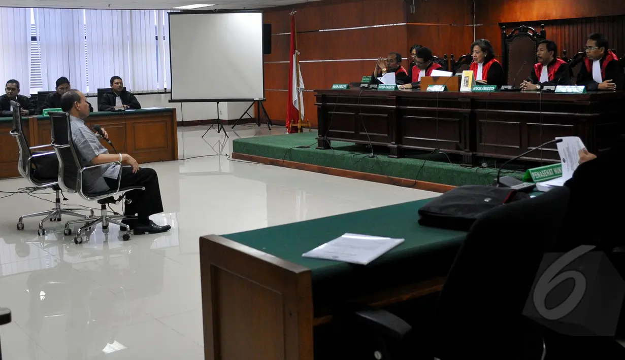 Suasana sidang pembacaan nota pembelaan Sutan Bhatoegana di Pengadilan Tipikor, Jakarta, Senin (20/4/2015). (Liputan6.com/Yoppy Renato)