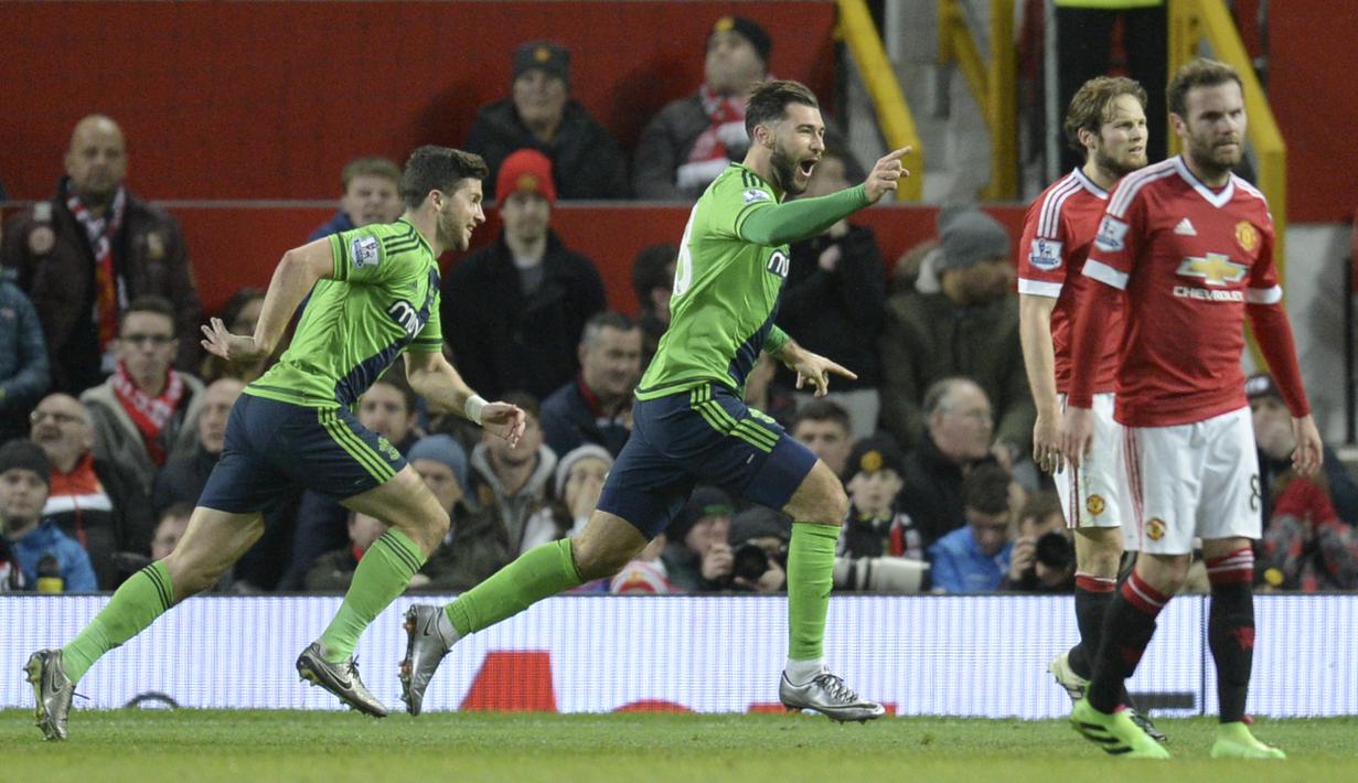Charlie Austin mencetak gol tunggal Southampton ke gawang Manchester United dalam lanjutan Liga Inggris di Stadion Old Trafford, Manchester, Sabtu (23/1/2016). (AFP/Oli Scarff)