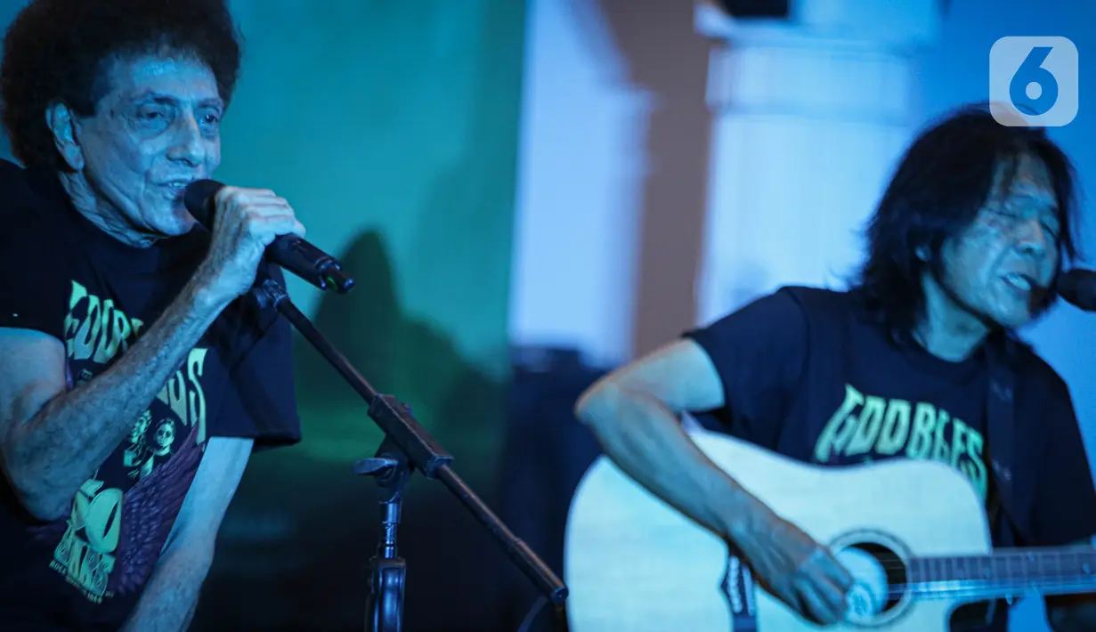 ‘Anthology' berisi 11 lagu terbaik serta satu komposisi instrumental medley yang berasal dari enam album selama 50 tahun karier God Bless di dunia musik. (Liputan6.com/Faizal Fanani)