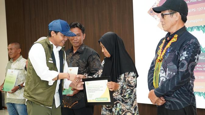 Menhut Bagikan 8,3 juta Sertifikat Perhutanan Sosial ke Kelompok Tani Hutan di IKN