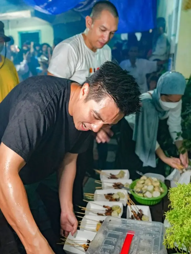 Baim Wong bakar sate (Instagram/baimwong)