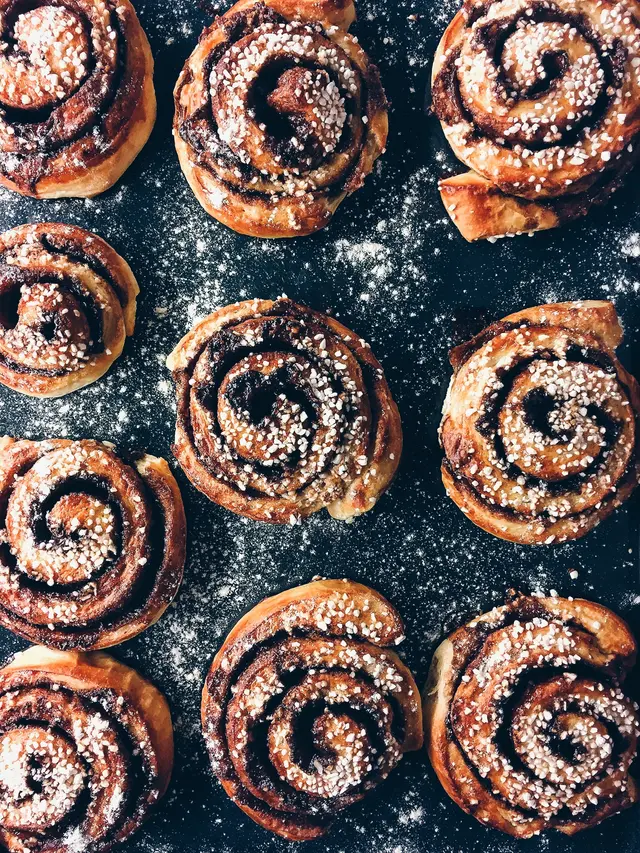 Cinnamon rolls