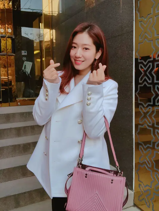 Walaupun terjun di dunia akting, akan tetapi Park Shin Hye ternyata jago dalam urusan bernyanyi dan menari. (Foto: instagram.com/ssinz7)