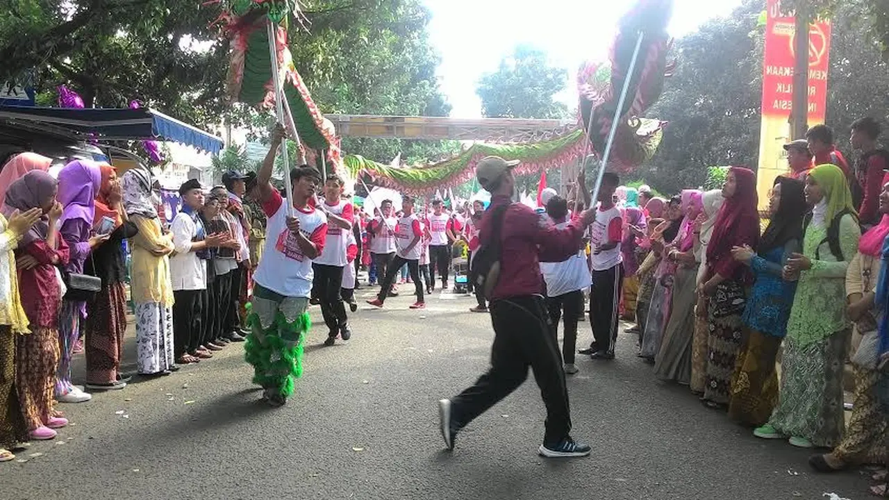  Ribuan warga Kabupaten Bogor antusias mengikuti Kirab Kebangsaan di halaman Gedung Kesenian Olahraga hingga Stadion Pakansari