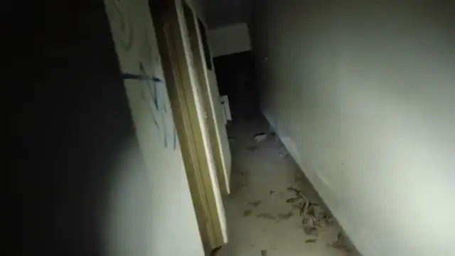 Viral Rumah Megah Terbengkalai Diduga Milik Chris John, Kini Rusak Parah hingga Ditumbuhi Tanaman Liar