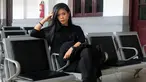 Penampilan Kikan saat berada di salah satu stasiun ini pun terlihat simpel. Mantan vokalis Coklat ini terlihat mengenakan gaya busana yang sangat santai dan tentu saja didominasi dengan warna serba hitam. (Liputan6.com/IG/@kikankikan)