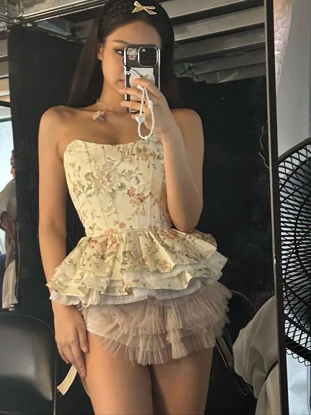 Kostum Solo Jennie di Konser BORN PINK