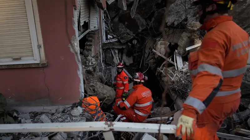 Pencarian Korban Selamat Gempa Turki Terus Dilakukan, Tim Penyelamat Berpacu dengan Waktu