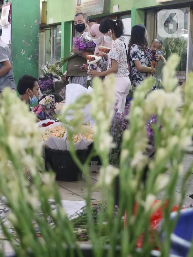 Berburu Bunga Hias Jelang Idul Fitri