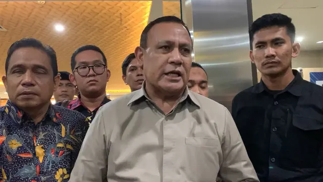 Ketua Komisi Pemberantasan Korupsi (KPK) non-aktif Firli Bahuri di Bareskrim Polri, Jumat (1/12) (Bachtiarudin Alam/Merdeka.com)
