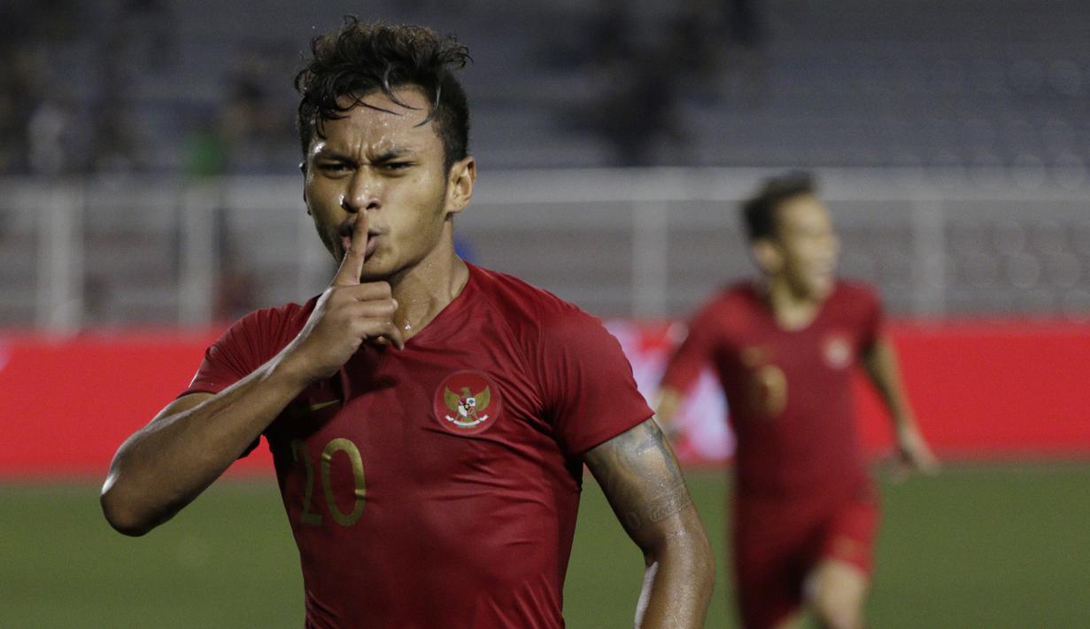 Striker Timnas Indonesia U-22, Osvaldo Haay, merayakan gol yang dicetaknya ke gawang Singapura U-22 pada laga SEA Games 2019 di Stadion Rizal Memorial, Manila, Kamis (28/11). Indonesia menang 2-0 atas Singapura. (Bola.com/M Iqbal Ichsan)