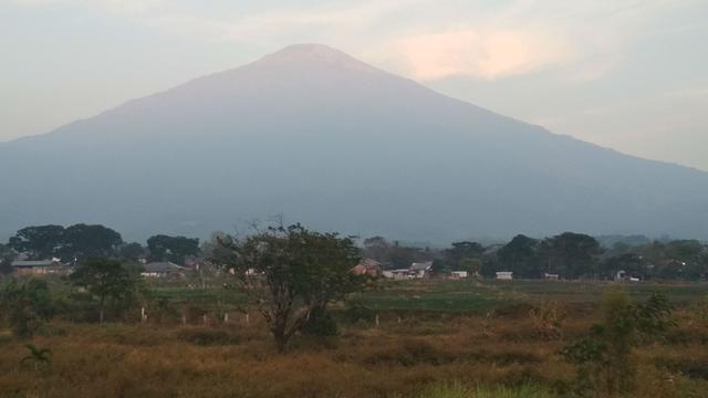 Gunung Ciremai Terbakar, Tim SAR Fokus Evakuasi Puluhan Pendaki