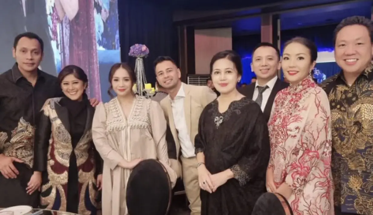 Tampilan Nagita dan Raffi Ahmad pun tentu mencuri perhatian di acara tersebut. Lalu bagaimana menurut sahabat Fimela? @meutya_hafid