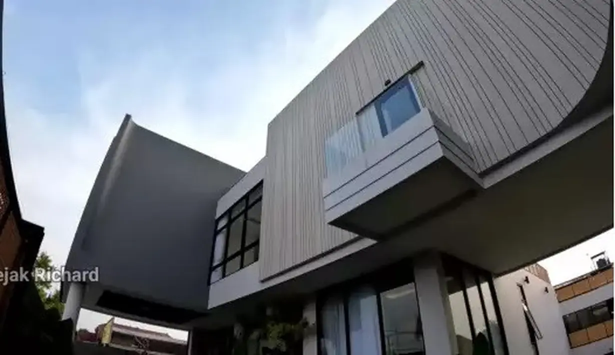 <p>Rumah Denny Caknan. (Foto: YouTube/Jejak Richard)</p>