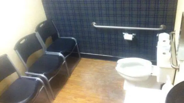 6 Penempatan WC di Tempat Terbuka Ini Tidak Terduga, Nyeleneh