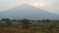 Balai Taman Nasional Gunung Ciremai sempat menutup aktivitas pendakian hingga imbas kebakaran di kawasan Gua Walet. Foto (Liputan6.com / Panji Prayitno)